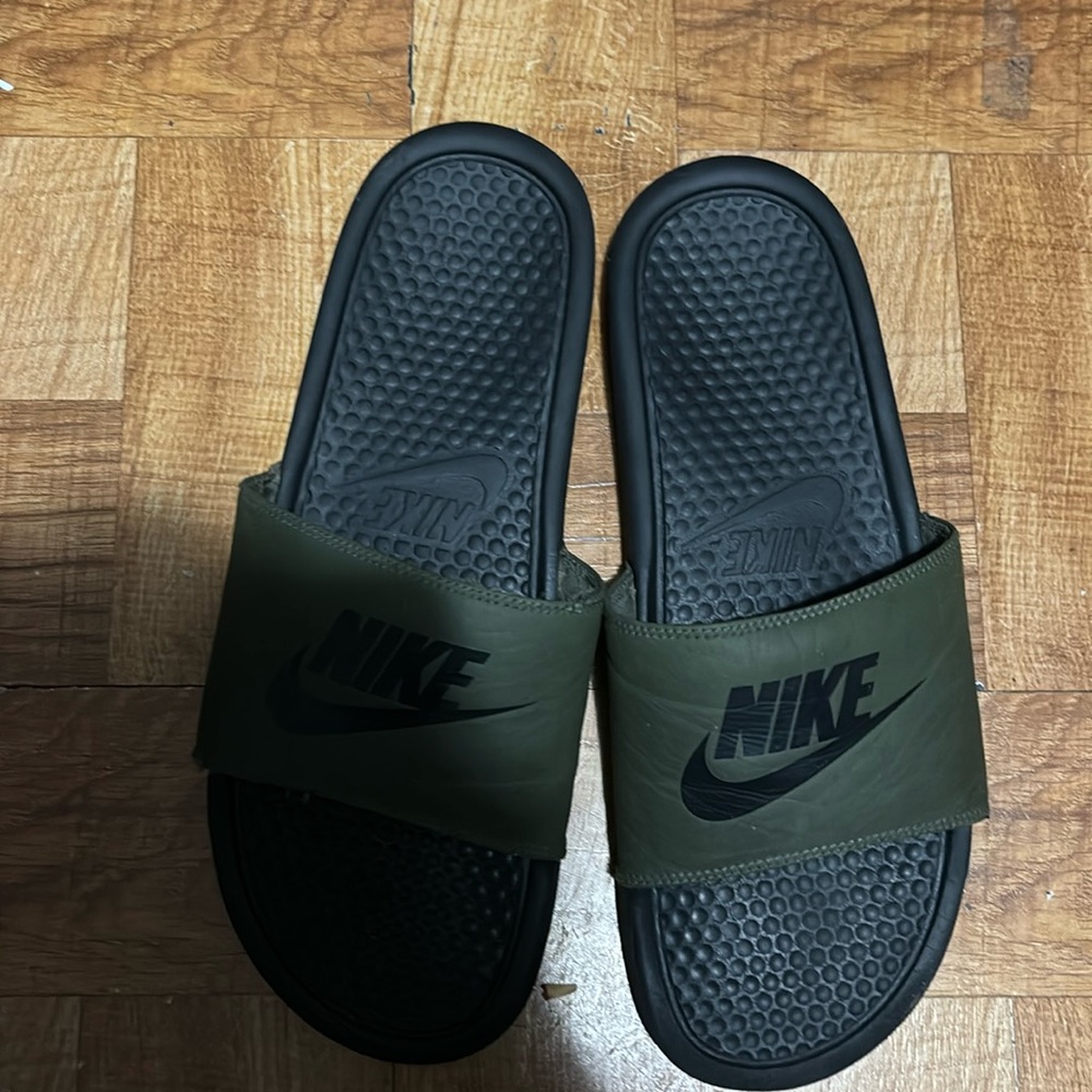 Men’s Nike flip flops size 11